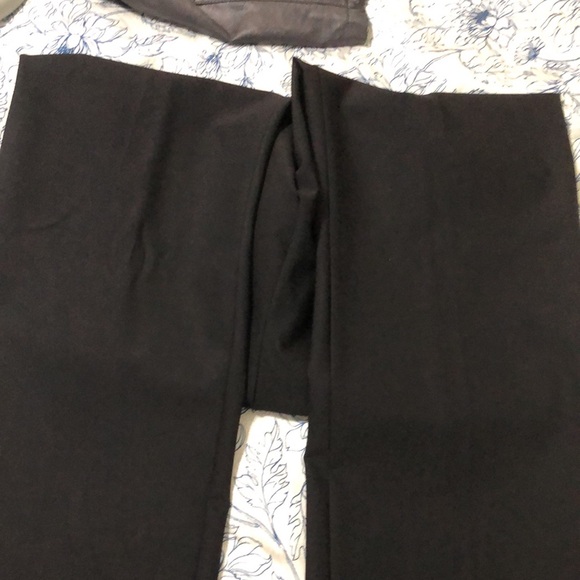 Straight leg pants with gold buttons - Picture 2 of 4